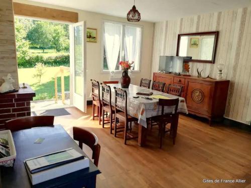 Gîte Couleuvre, 4 pièces, 6 personnes - FR-1-489-284