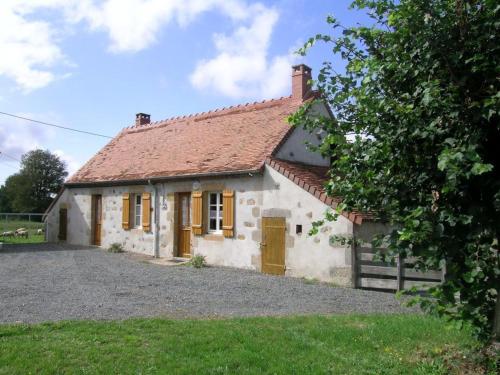 Charmante fermette au vert près de la forêt de Tronçais, 2 chambres, animaux acceptés, linge inclus - FR-1-489-311 gîte à louer Vieure