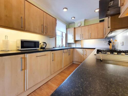 кухня, Parkgate Apartment - Near M90, Amazon, Edinburgh in Росайт