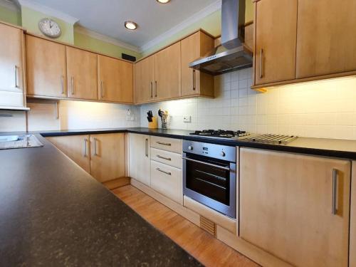 кухня, Parkgate Apartment - Near M90, Amazon, Edinburgh in Росайт