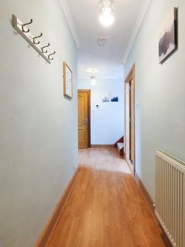 Parkgate Apartment - Near M90, Amazon, Edinburgh in Росайт