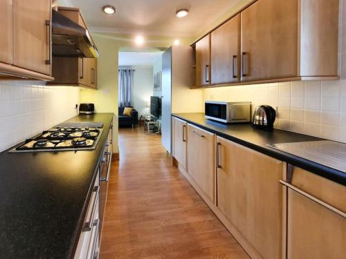 кухня, Parkgate Apartment - Near M90, Amazon, Edinburgh in Росайт