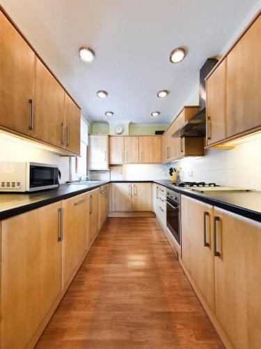 кухня, Parkgate Apartment - Near M90, Amazon, Edinburgh in Росайт