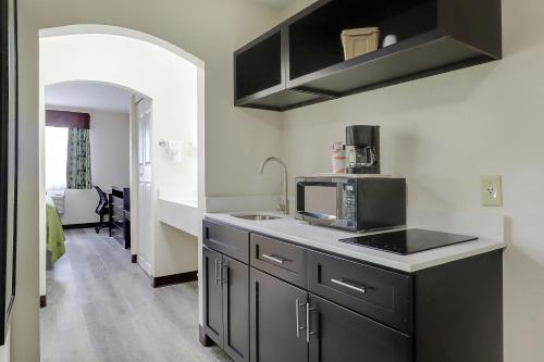 Quality Suites Albuquerque Airport