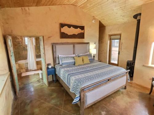 B&B Taos - 174 B Blueberry Hill Rd - Bed and Breakfast Taos