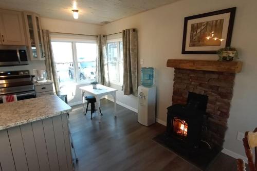 . Beautiful 2 Bedroom Waterfront Cottage
