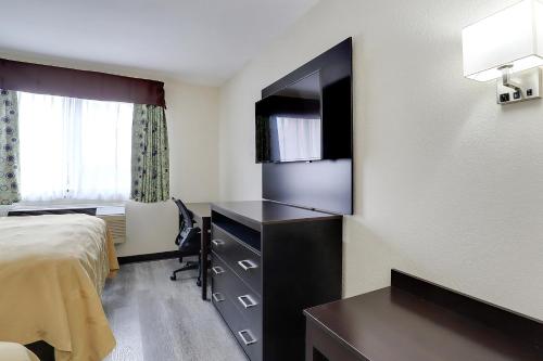 Quality Suites Albuquerque Airport