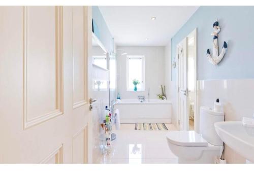 Modern Homestay Rooms 15 MINUTES to Dublin Airport - image 5