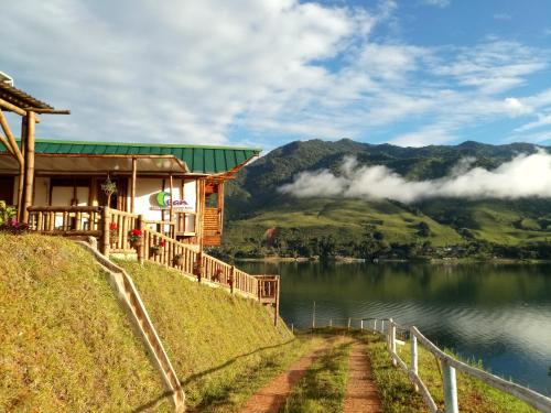 Hospedaje a orilla del Lago Calima