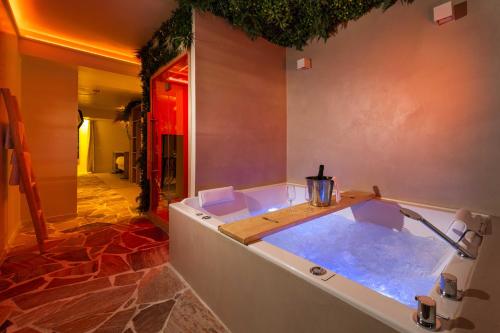 Minamina, chambre avec jacuzzi privatif