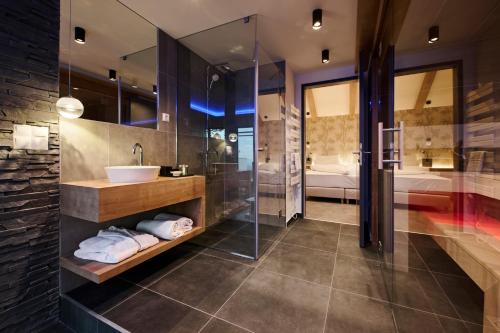 406218816 Hotel Ózon & Luxury Villas