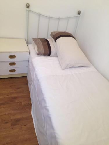 Devons Unique Short Stay - Accommodation - London