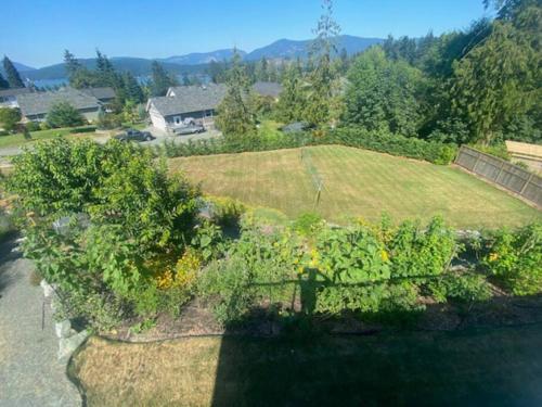 Vrt, John and Jacqueline Big 4 Bd, 4 Ba home, Steps to Ocean with EV Charger in Cowichan Bay (BC)