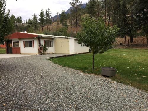 . All season rustic vacation/ work private getaway