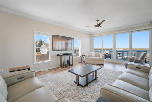 Brigantine Bay Breeze Sleeps 16 in Brigantine (New Jersey)