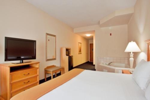 Holiday Inn Express & Suites Richmond North Ashland