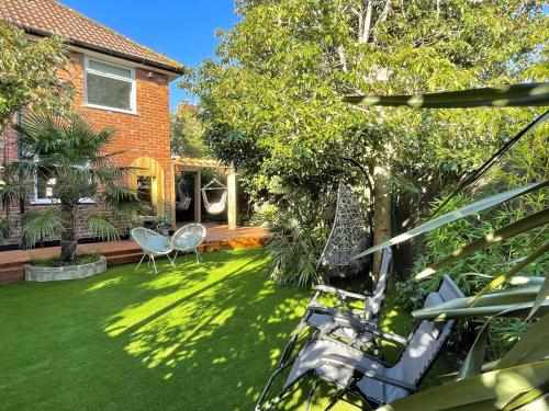 Luxury Oriental Home with Exotic Garden & Free Parking