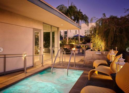 New 1BD 1BR LUX West Hollywood: Parking, Gym, Pool