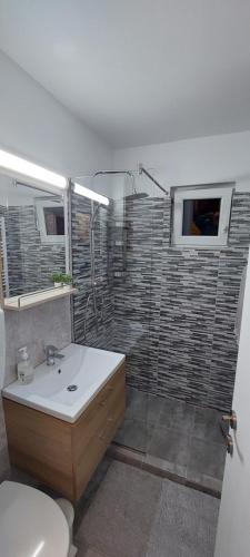 One-Bedroom Apartment image 7