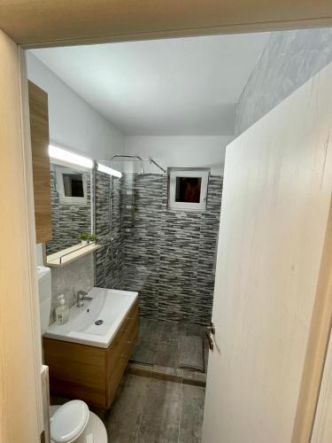 One-Bedroom Apartment image 10