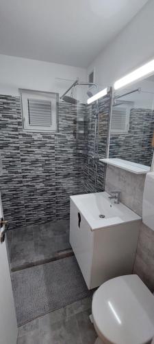 Twin Apartments - image 5