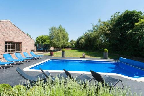 The Old Mill, 7 storey,, dog friendly outdoor pool & bbq