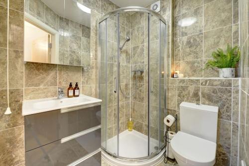 City Centre, 2 Bedroom, Secured Parking, 3 King Bed, WiFi Sleep 6 Guest Comfortable on Three King Size Beds, Jewellery Quarter , Birmingham City Centre , Allocated Secured Parking, Бирмингем (фото 6)