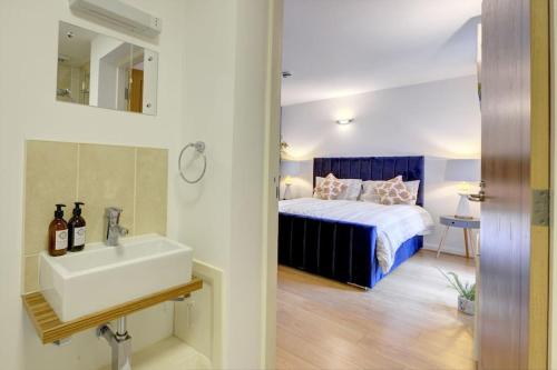 City Centre, 2 Bedroom, Secured Parking, 3 King Bed, WiFi Sleep 6 Guest Comfortable on Three King Size Beds, Jewellery Quarter , Birmingham City Centre , Allocated Secured Parking, Бирмингем (фото 10)