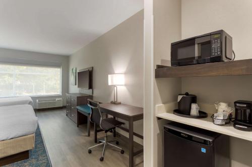 Best Western Plus Executive Residency Antioch Inn