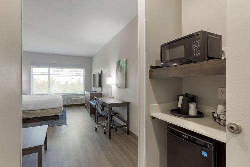 Best Western Plus Executive Residency Antioch Inn