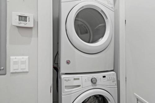 Well-Equipped 2BR Apt with Laundry - Crosby 205 - image 2