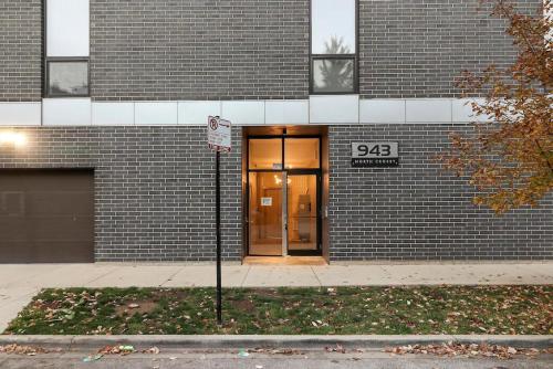 1BR Well-Decorated Apartment w Laundry - Crosby 209 - image 5