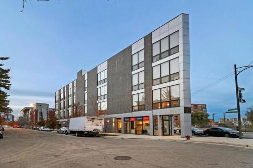 One-Bedroom Apartment image 9