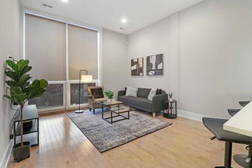 One-Bedroom Apartment image 6
