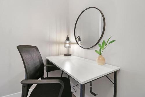 One-Bedroom Apartment image 4