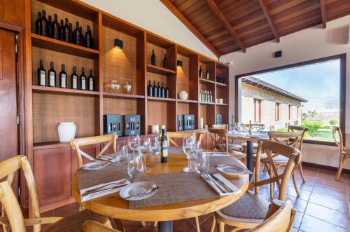 Restaurant, Bemar Carmelo Hotel in Carmelo