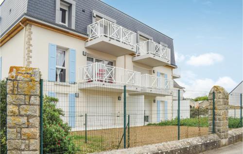 2 Bedroom Beautiful Apartment In Saint Quay Portrieux