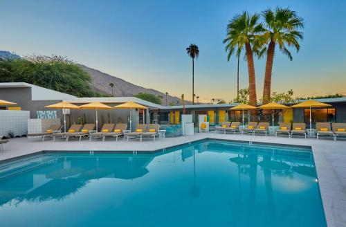 Twin Palms Resort - Palm Springs Newest Gay Men's Resort