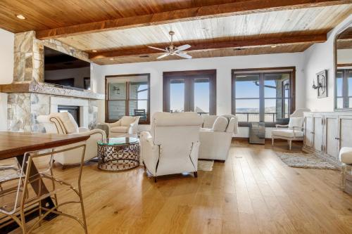 Riverbend Villa #127 in Spicewood, USA