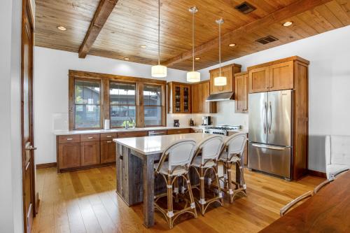 Riverbend Villa #127 in Spicewood, USA