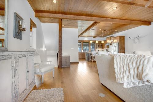 Riverbend Villa #127 in Spicewood, USA