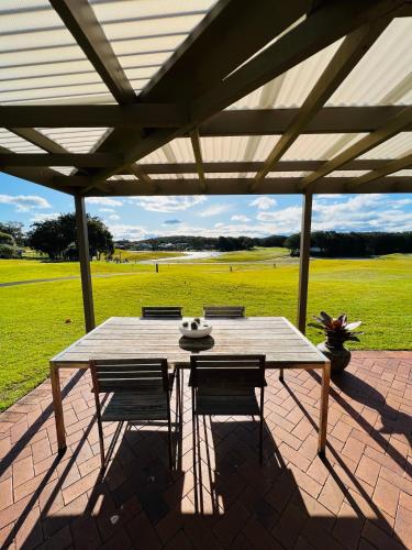 Perfect weekend getaway plus golf at your doorstep in Port Stephens