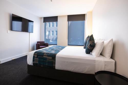 Superior Suite room in CitiClub Hotel Melbourne