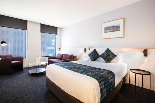 Deluxe Queen Room room in CitiClub Hotel Melbourne