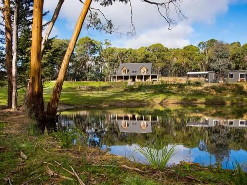 Cedar and Stone - Daylesford Region in Porcupine Ridge