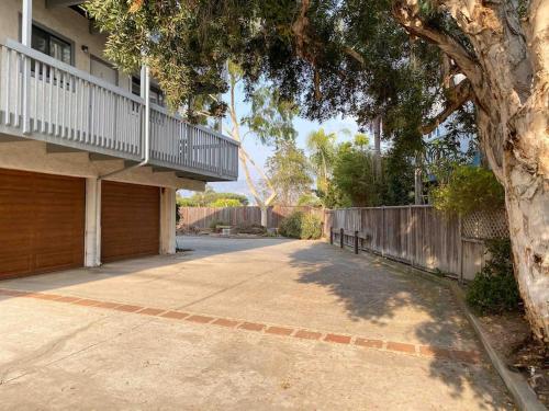 Modern & Cozy Gem ~ Walk to the Beach ~ Queen Beds in คาร์พินเทเรีย (CA)