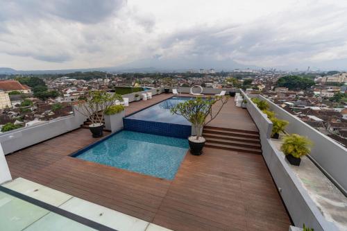 Ascent Hotel & Cafe Malang