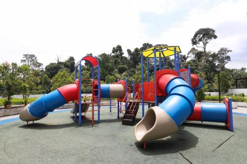 Cozy 3-bedroom condo w Pool for 6 |Seri Kembangan - image 9