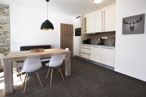 Kitchen, Ski & Golf Suites Zell am See by Alpin Rentals near China Restaurant Hongmei