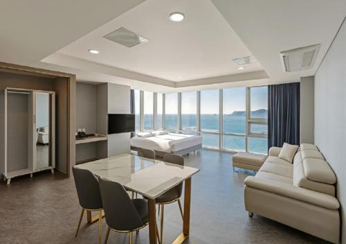 Sun Cloud Hotel Room Type - Corner Suite with Sea View